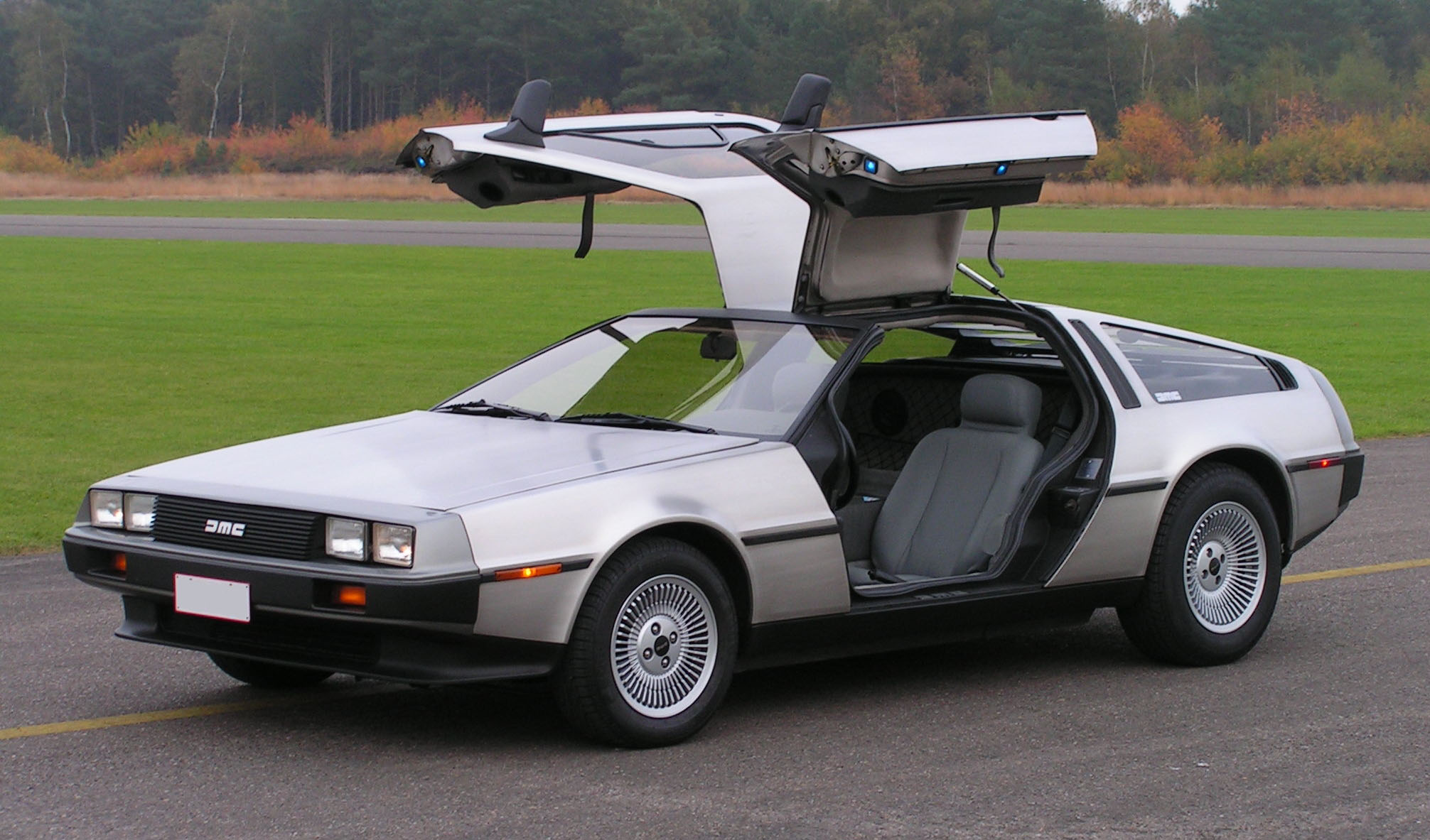 DeLorean (DMC12)
